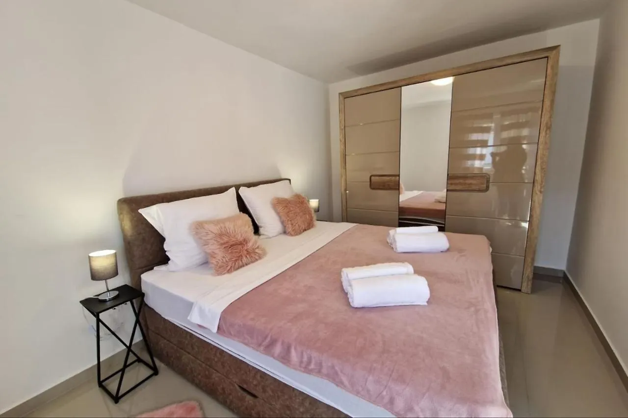 Villa Amra Apartments In Porec For Max 27 Persons Πανσιόν