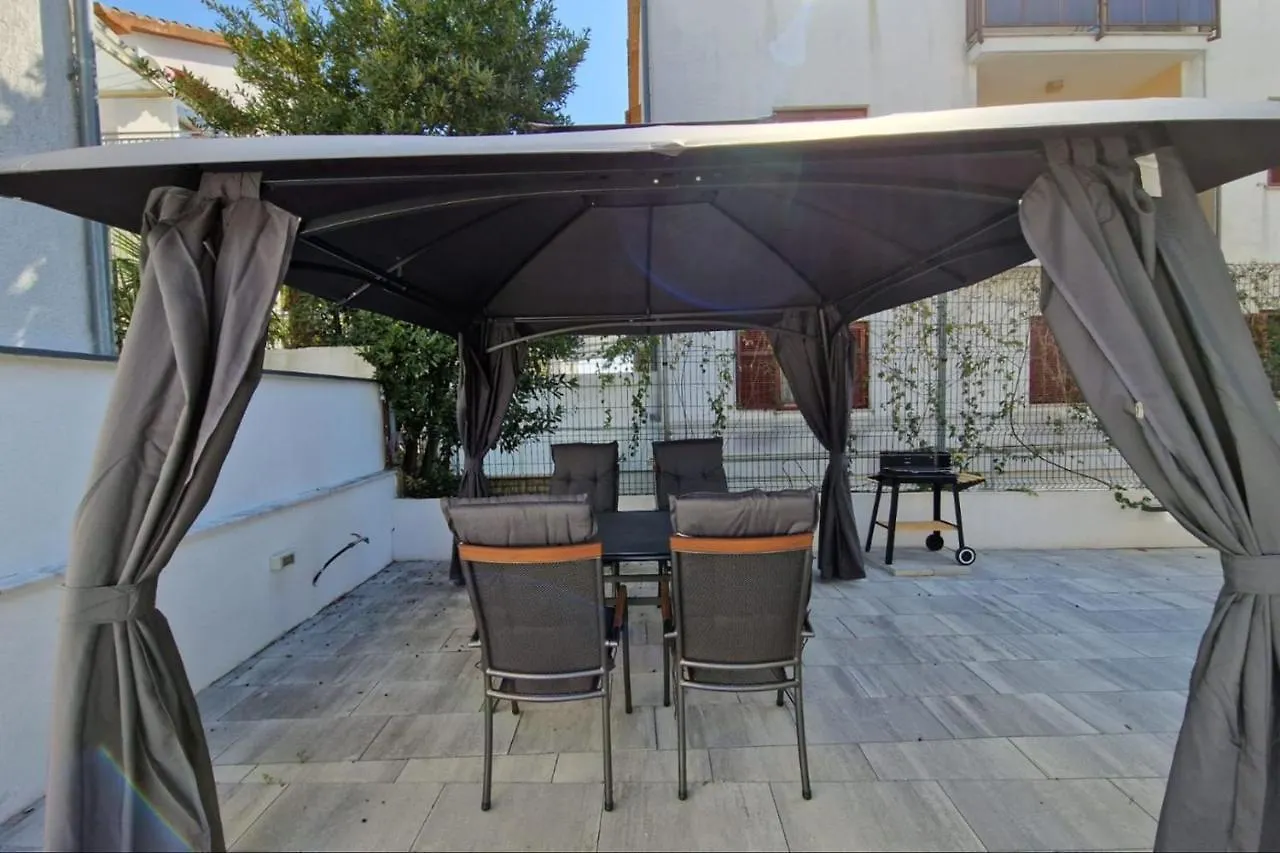 Villa Amra Apartments In Porec For Max 27 Persons Πανσιόν