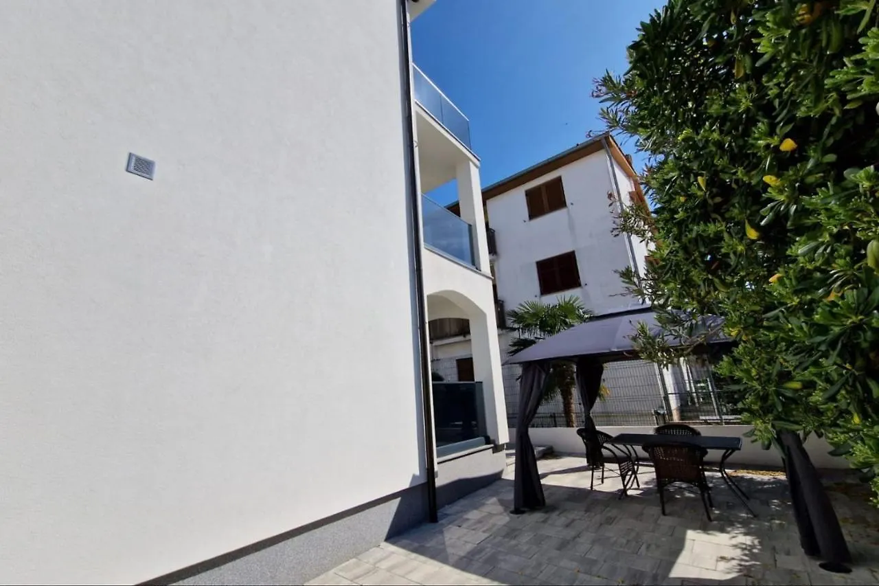 Πανσιόν Villa Amra Apartments In Porec For Max 27 Persons