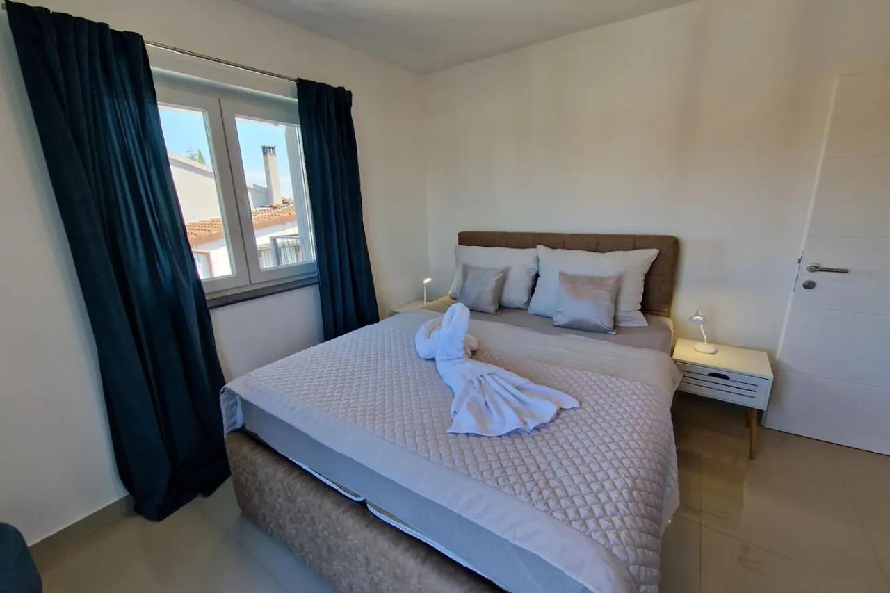 Villa Amra Apartments In Porec For Max 27 Persons Πανσιόν