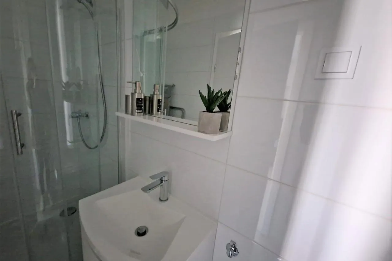 Villa Amra Apartments In Porec For Max 27 Persons Πανσιόν