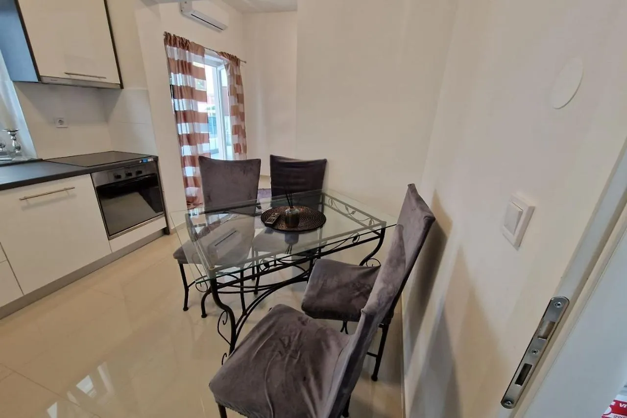 Πανσιόν Villa Amra Apartments In Porec For Max 27 Persons