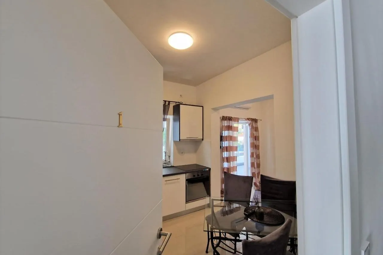Πανσιόν Villa Amra Apartments In Porec For Max 27 Persons Κροατία