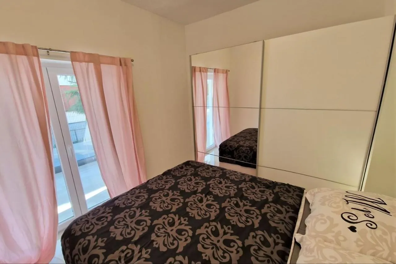 Villa Amra Apartments In Porec For Max 27 Persons 0*,