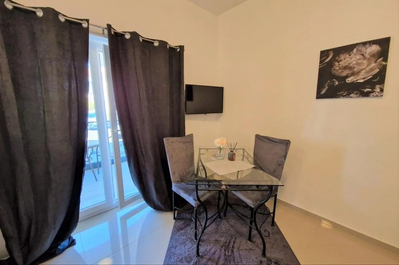 Villa Amra Apartments In Porec For Max 27 Persons Πανσιόν