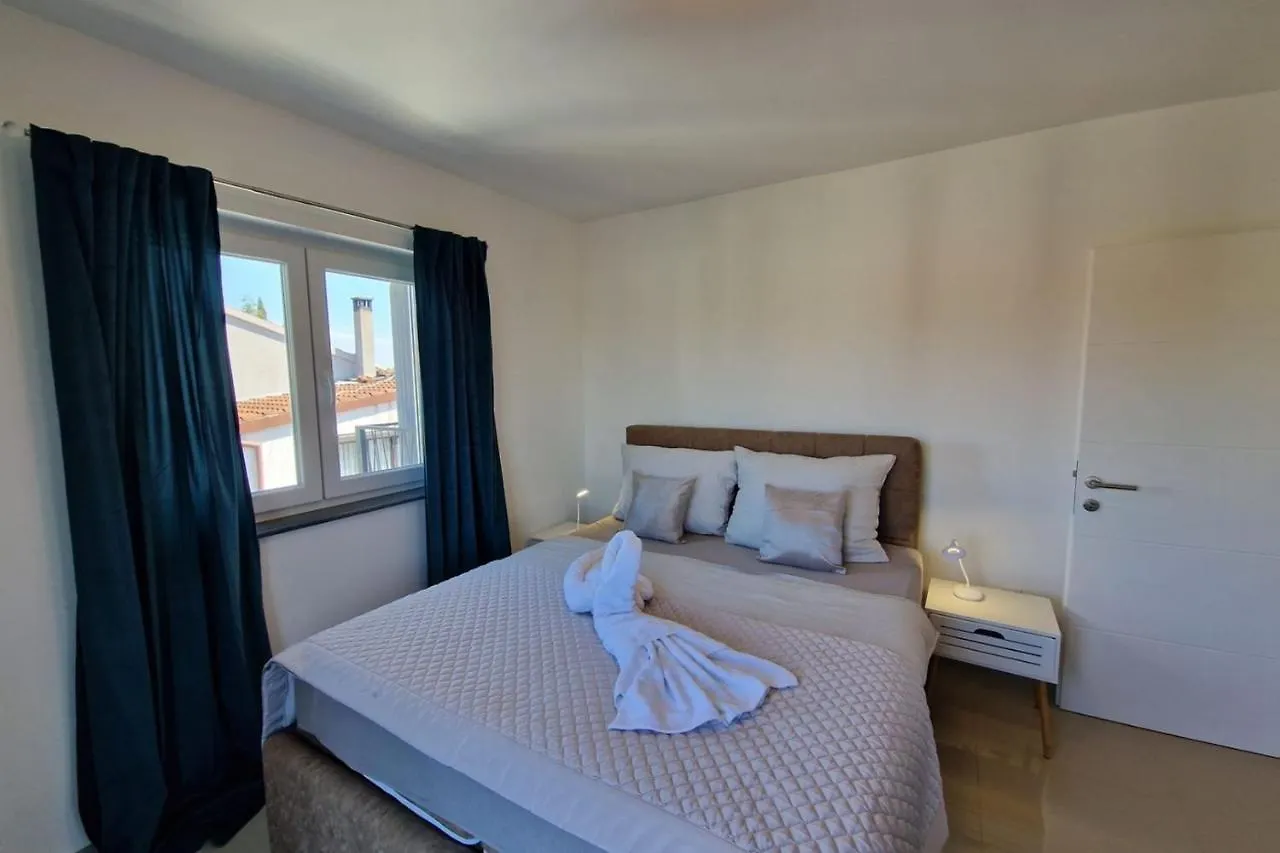 Πανσιόν Villa Amra Apartments In Porec For Max 27 Persons