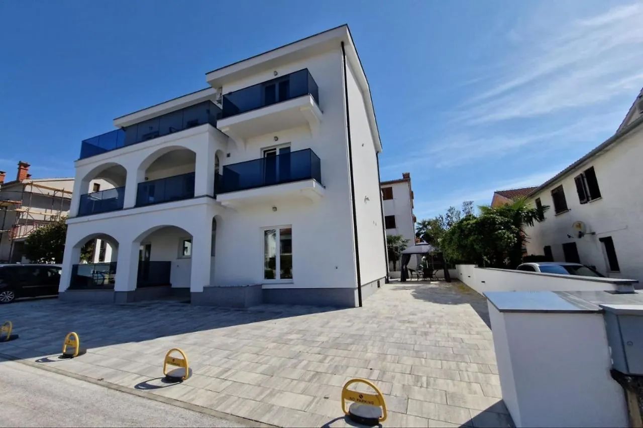 Affittacamere Villa Amra Apartments In Porec For Max 27 Persons Croazia