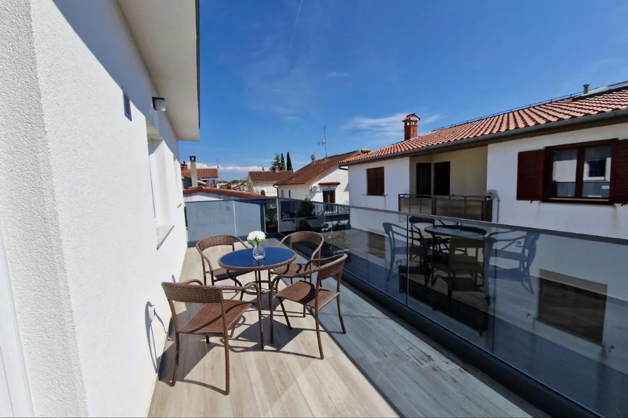 Affittacamere Villa Amra Apartments In Porec For Max 27 Persons Croazia