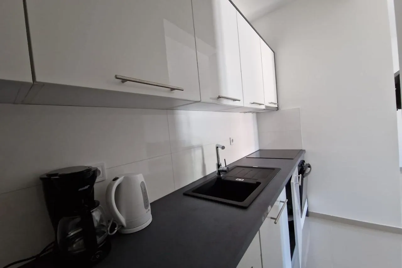 Villa Amra Apartments In Porec For Max 27 Persons Affittacamere